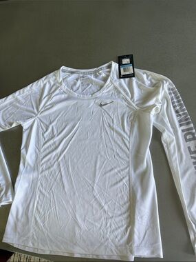Nike White Long Sleeve dri-fit Performance Top Silver Swoosh Size MEDIUM NWT